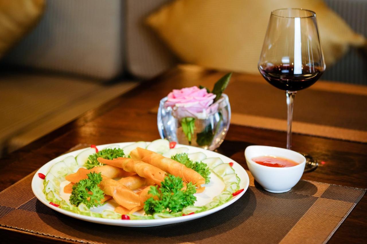 Hillary Hanoi Hotel Екстериор снимка